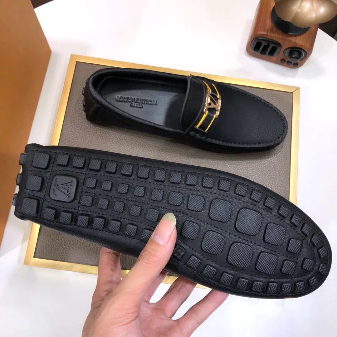 Men's men's shoes 💰420💰 [LV Doudou Shoes] (sheepskin lining) new model is on the market, available on the official website. The new Doudou shoes are processed into single-color materials, and the uppers are made of imported cowhide material. The body of the shoe is fully hemmed with mark thread, and is lined with imported original cowhide leather. The elegant shoe shape is super suitable for all-matching, and the size is 38-44.
